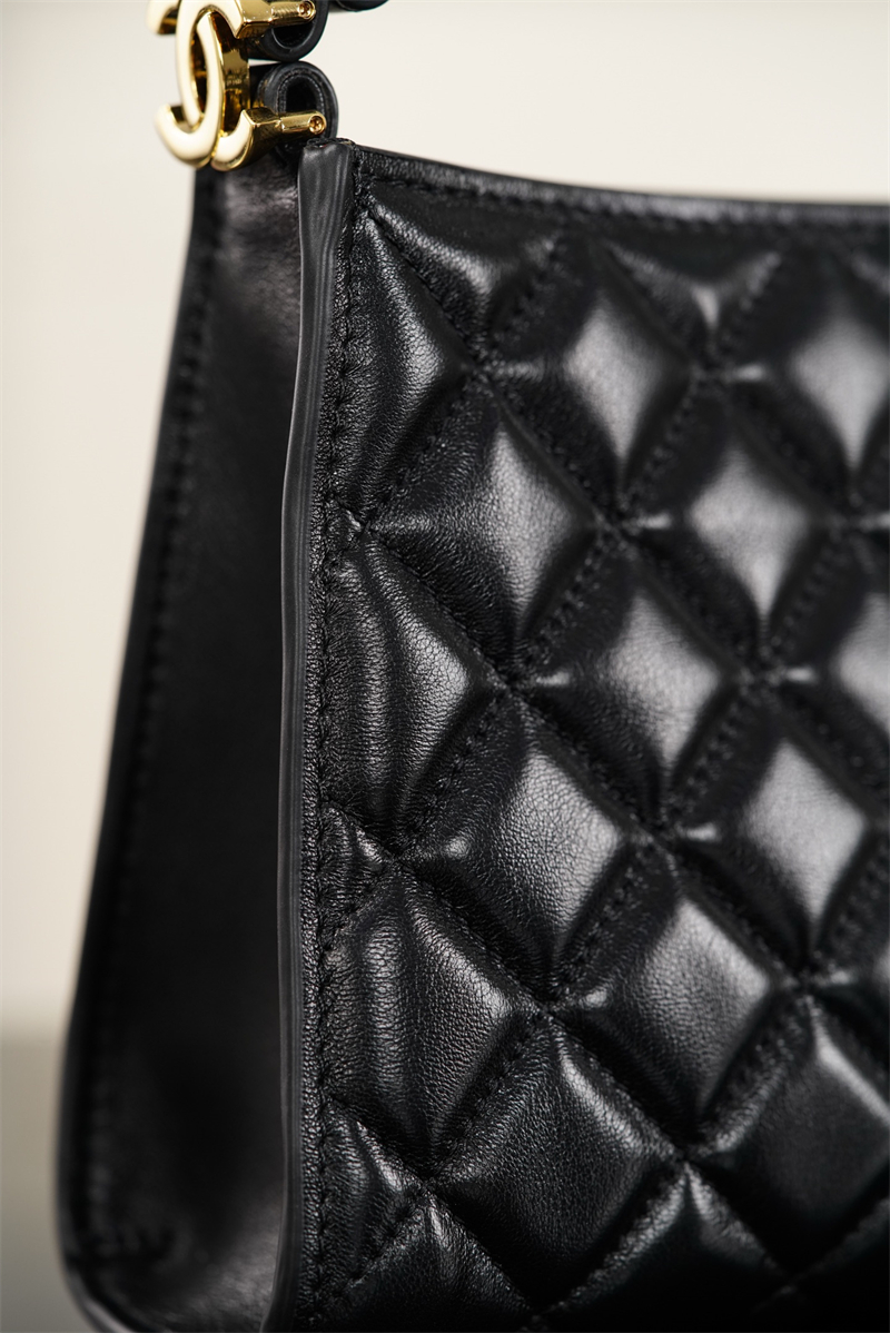 샤넬 샤넬 26X 홀리데이 퀼팅 크리스마스 에디션 호보백 레플리카 12번 이미지 - Bag | 세미샵 레플리카 사이트