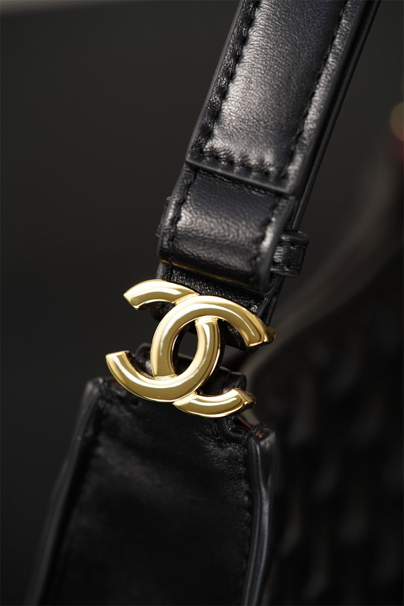 샤넬 샤넬 26X 홀리데이 퀼팅 크리스마스 에디션 호보백 레플리카 10번 이미지 - Bag | 세미샵 레플리카 사이트