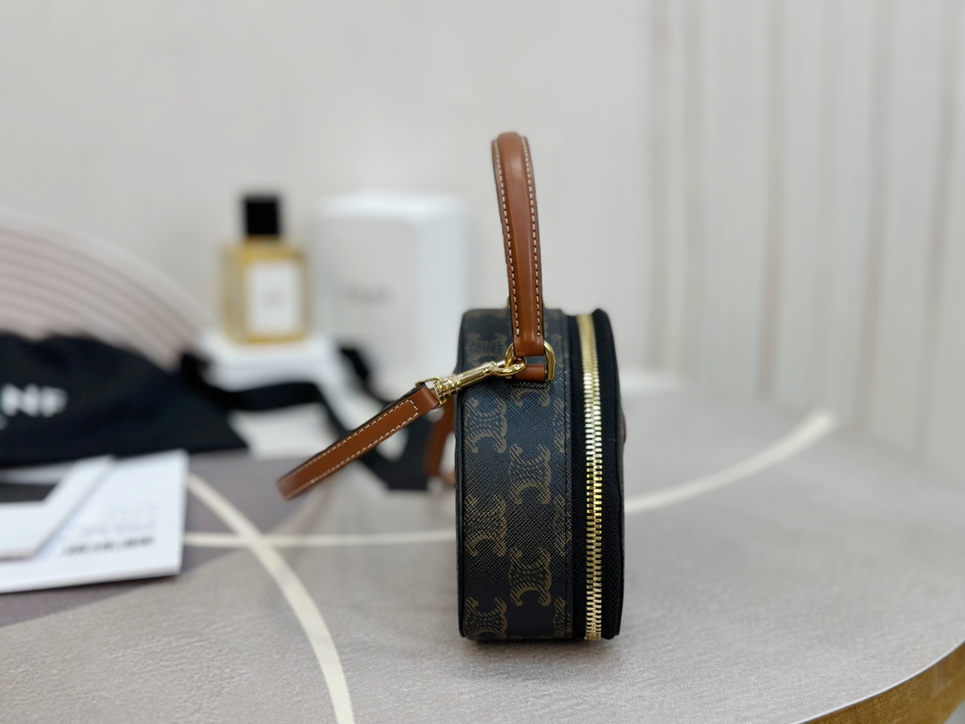 C E L I N E 셀린느 하프문 케이스 레플리카 4번 이미지 - Bag | 세미샵 레플리카 사이트