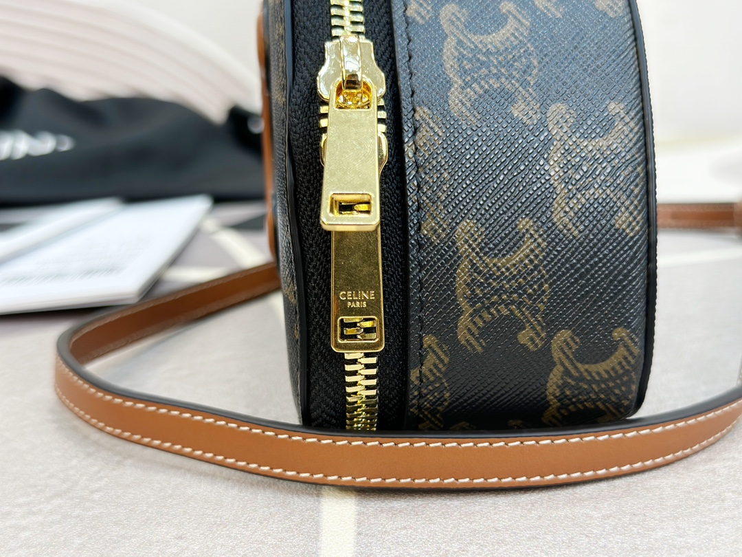 C E L I N E 셀린느 하프문 케이스 레플리카 6번 이미지 - Bag | 세미샵 레플리카 사이트