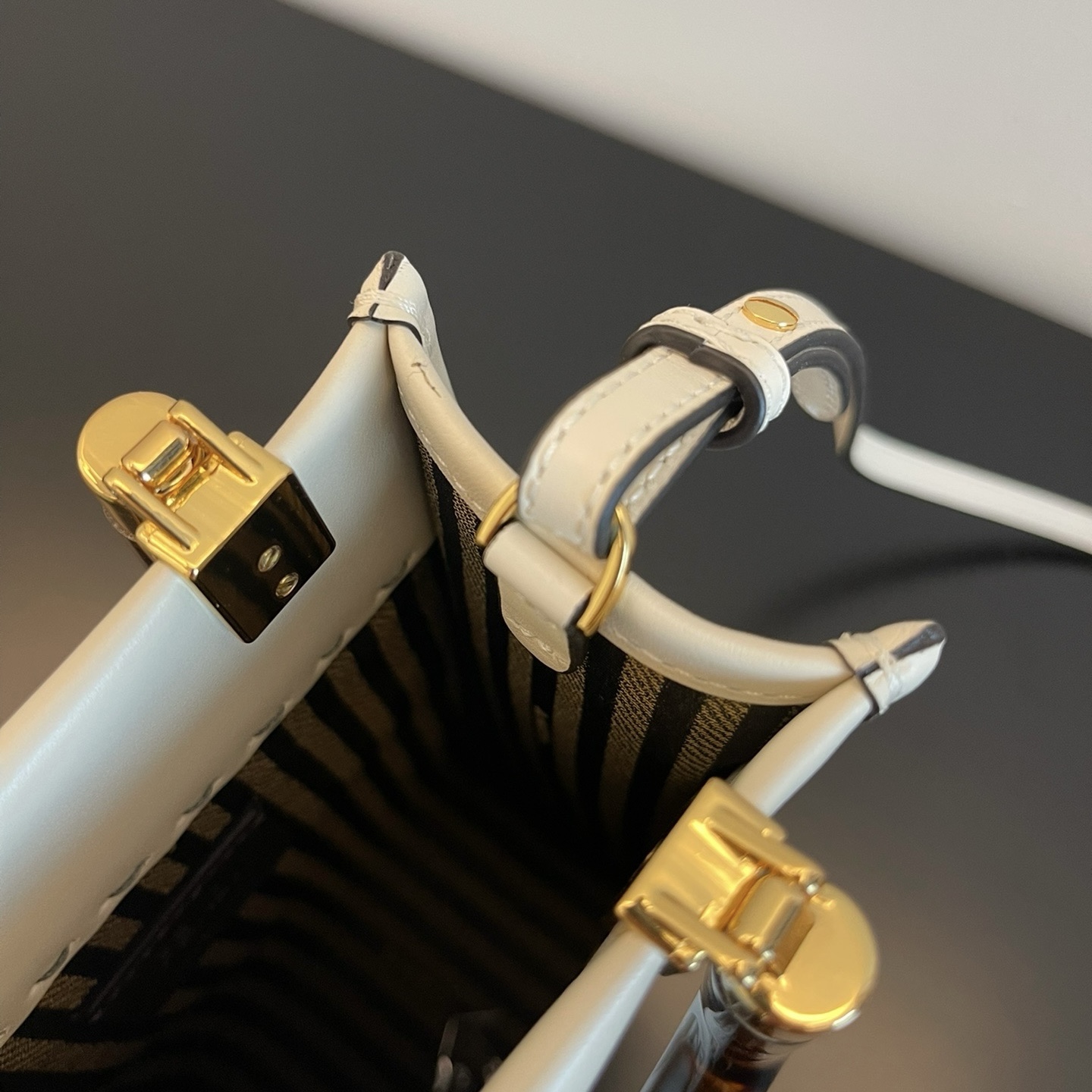 펜디 펜디 미니 션샤인 쇼퍼백 레플리카 7번 이미지 - Bag | 세미샵 레플리카 사이트