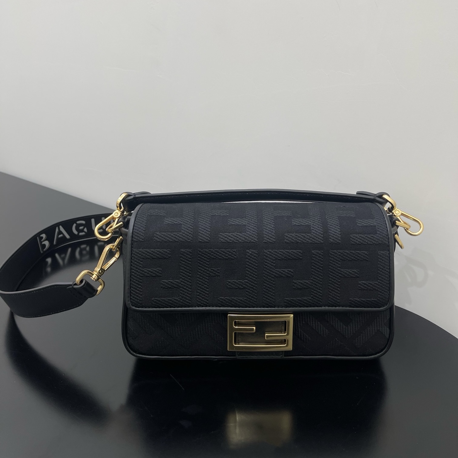 펜디 펜디 미디움 바게뜨 FF 3D 엠보스드 레플리카 1번 이미지 - Bag | 세미샵 레플리카 사이트