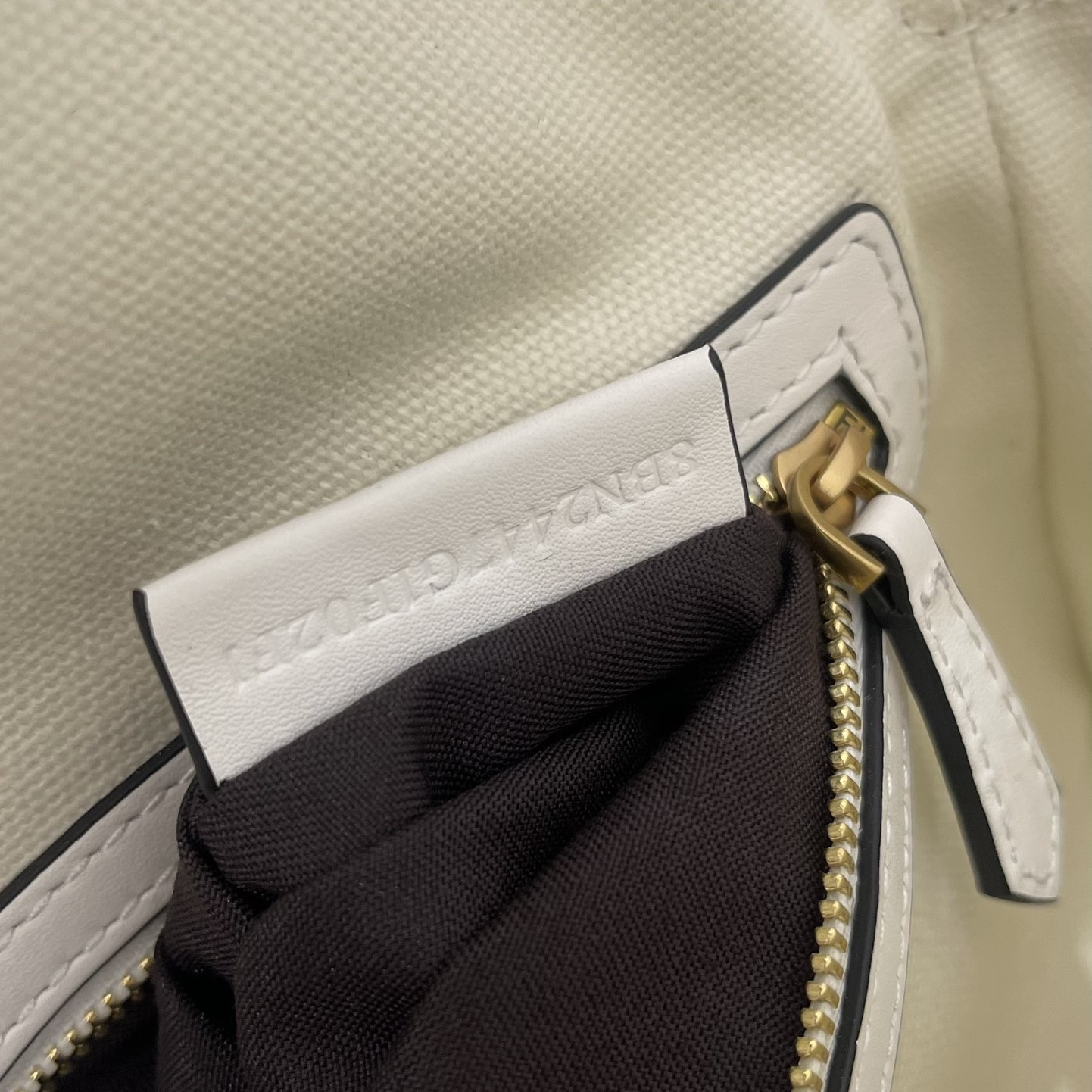 펜디 펜디 미디움 바게뜨 FF 3D 엠보스드 레플리카 7번 이미지 - Bag | 세미샵 레플리카 사이트