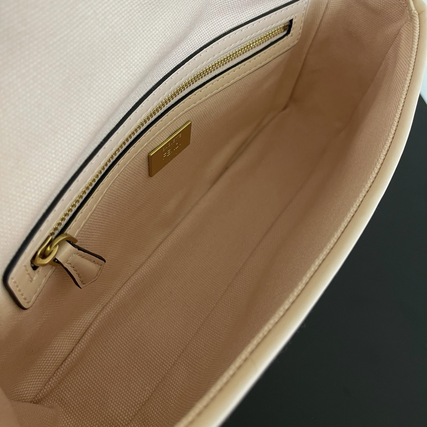 펜디 펜디 미디움 바게뜨 FF 3D 엠보스드 레플리카 6번 이미지 - Bag | 세미샵 레플리카 사이트