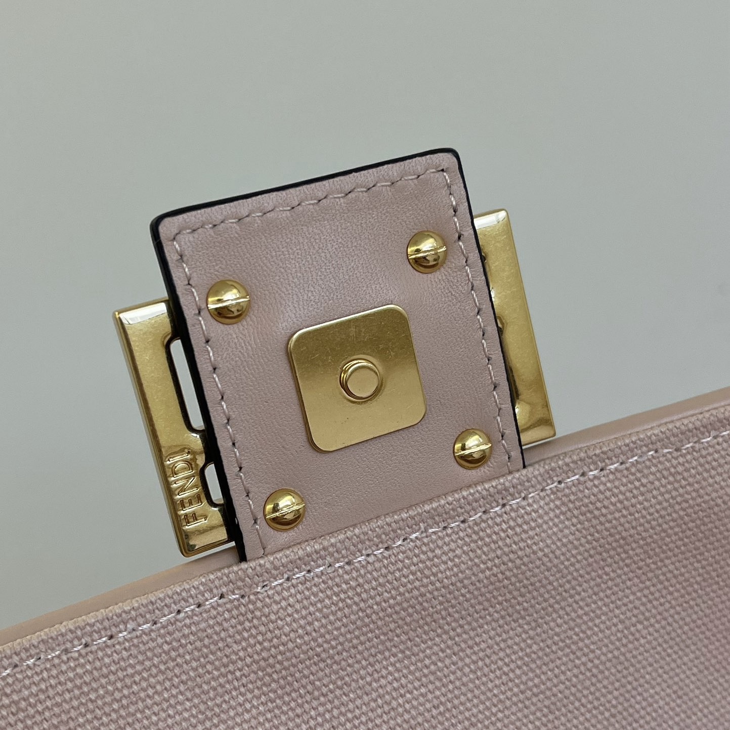 펜디 펜디 미디움 바게뜨 FF 3D 엠보스드 레플리카 7번 이미지 - Bag | 세미샵 레플리카 사이트