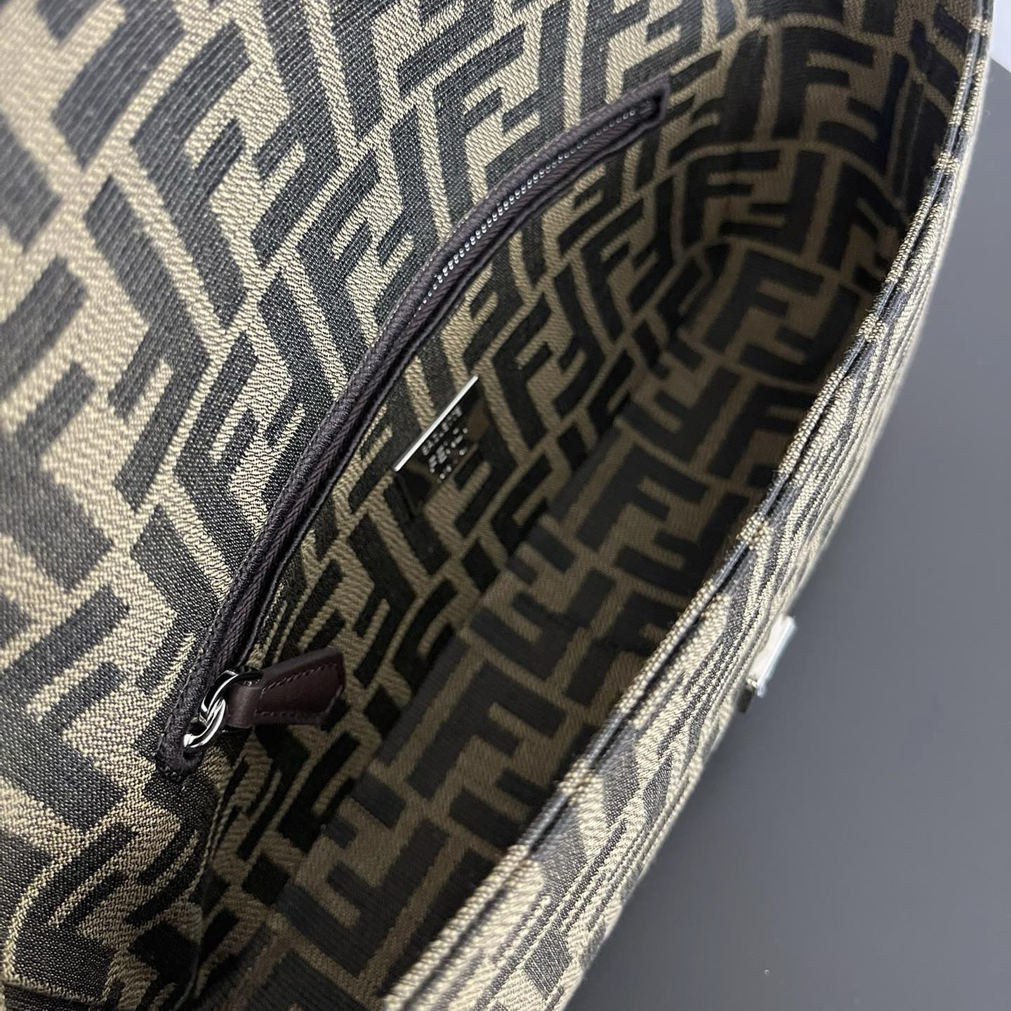 펜디 펜디 미디움 바게뜨 FF 3D 엠보스드 레플리카 7번 이미지 - Bag | 세미샵 레플리카 사이트