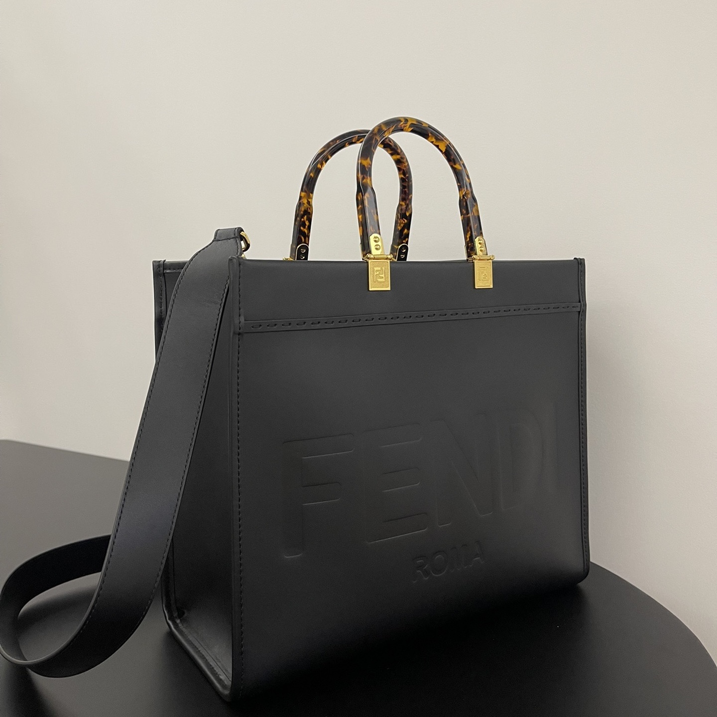 펜디 펜디 미디움 션샤인 쇼퍼백 레플리카 3번 이미지 - Bag | 세미샵 레플리카 사이트