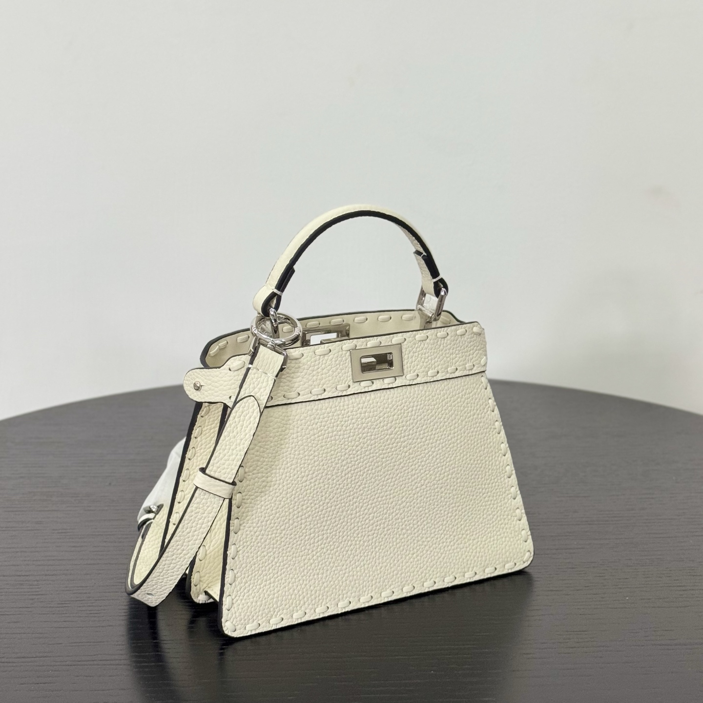 펜디 펜디 쁘띠 피카부 아이씨 유 레플리카 3번 이미지 - Bag | 세미샵 레플리카 사이트