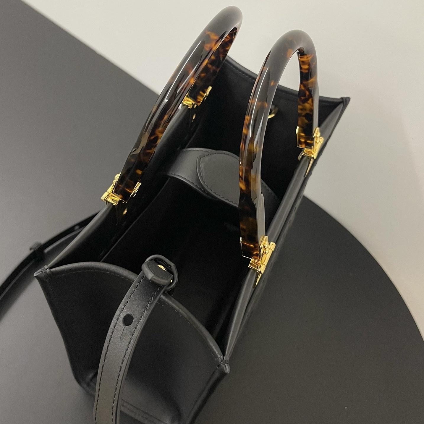 펜디 펜디 스몰 션샤인 쇼퍼백 레플리카 6번 이미지 - Bag | 세미샵 레플리카 사이트