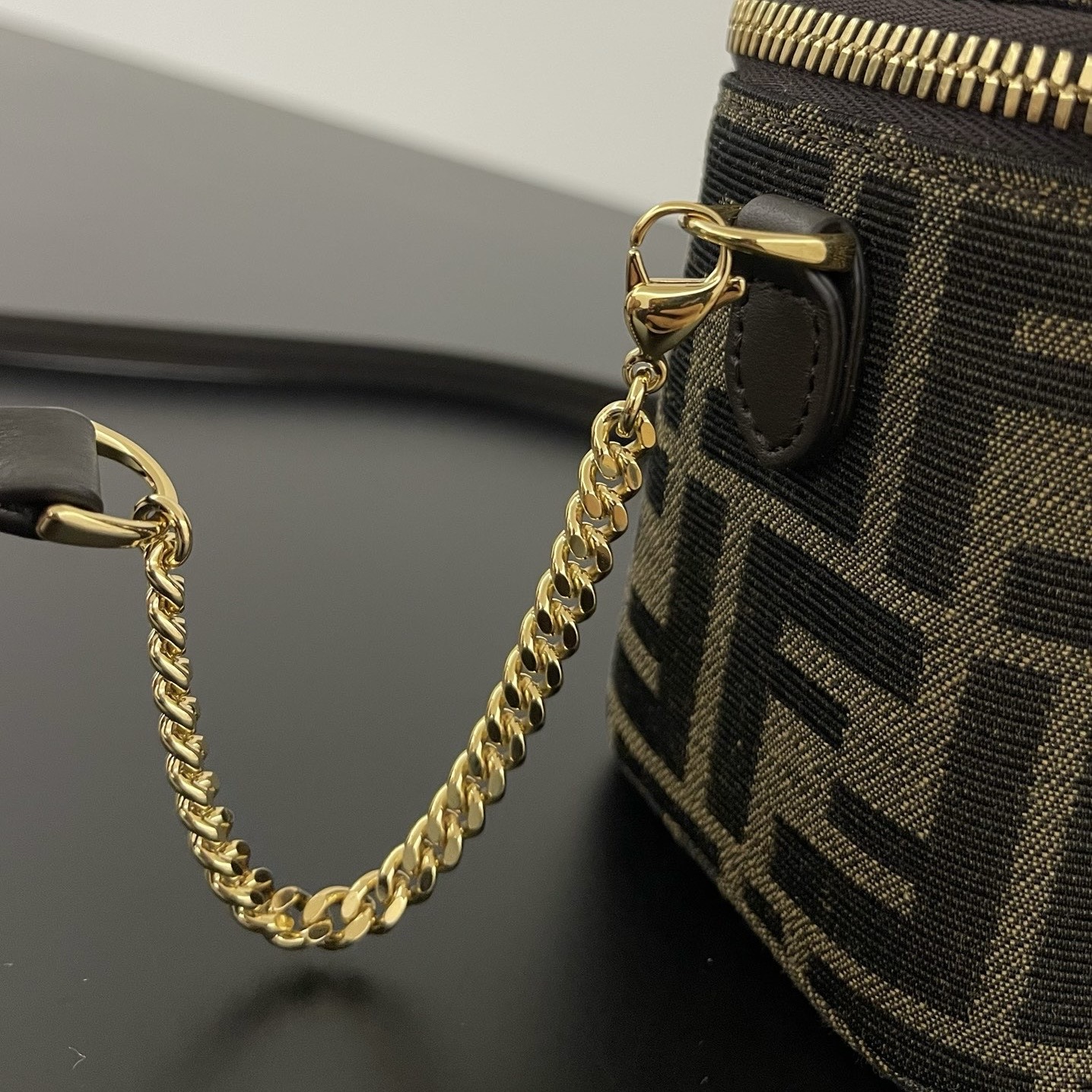 펜디 펜디 스몰 FF 베니티 케이스 레플리카 6번 이미지 - Bag | 세미샵 레플리카 사이트