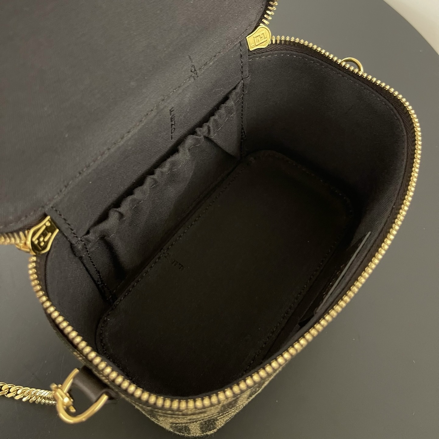 펜디 펜디 스몰 FF 베니티 케이스 레플리카 7번 이미지 - Bag | 세미샵 레플리카 사이트