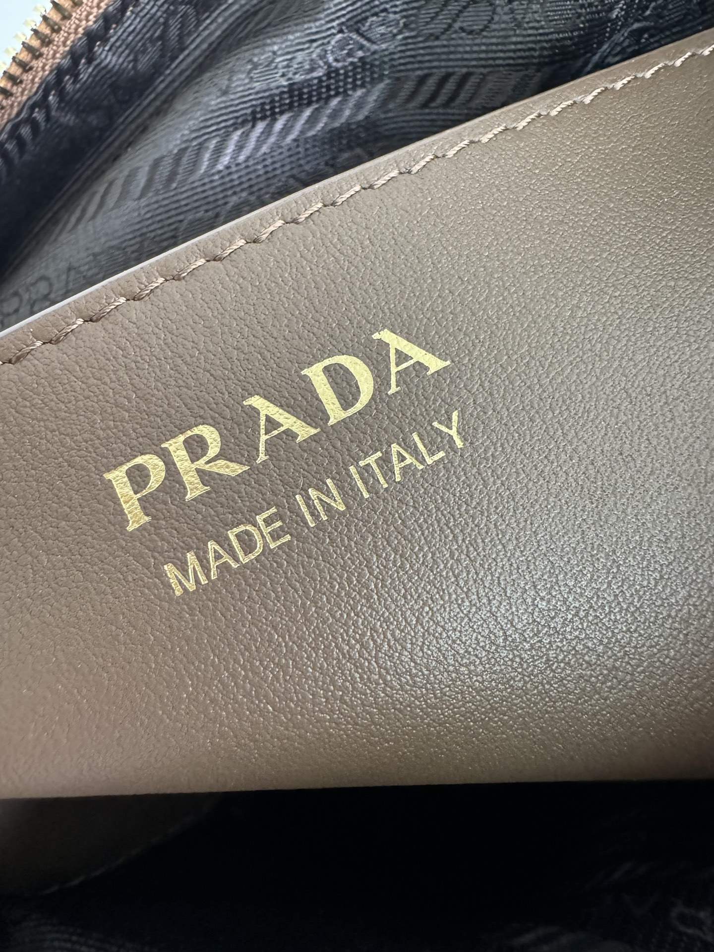 프라다 프라다 달링 스웨이드 핸드백 레플리카 8번 이미지 - Bag | 세미샵 레플리카 사이트