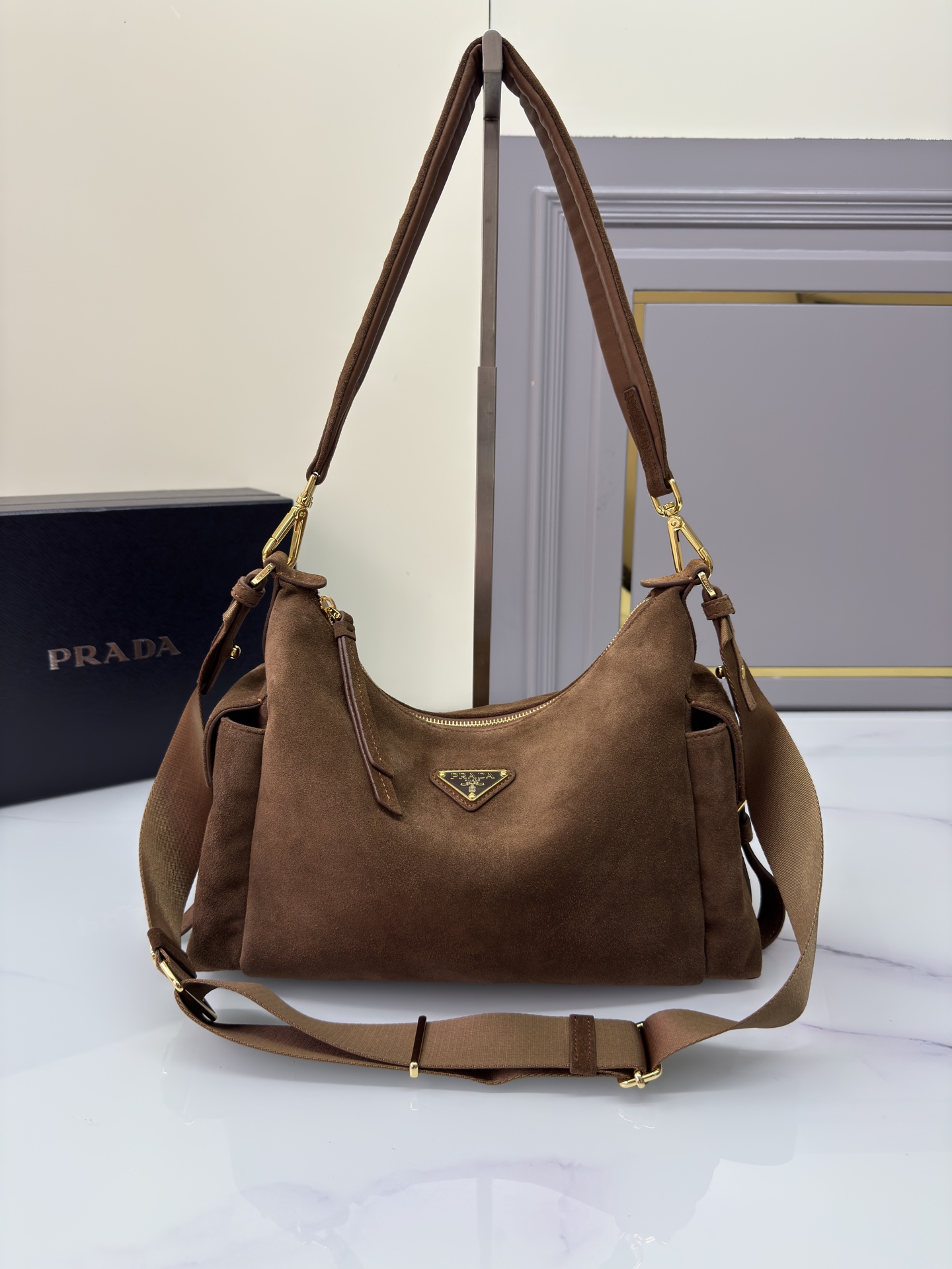 프라다 프라다 라지 스웨이드 숄더백 레플리카 1번 이미지 - Bag | 세미샵 레플리카 사이트