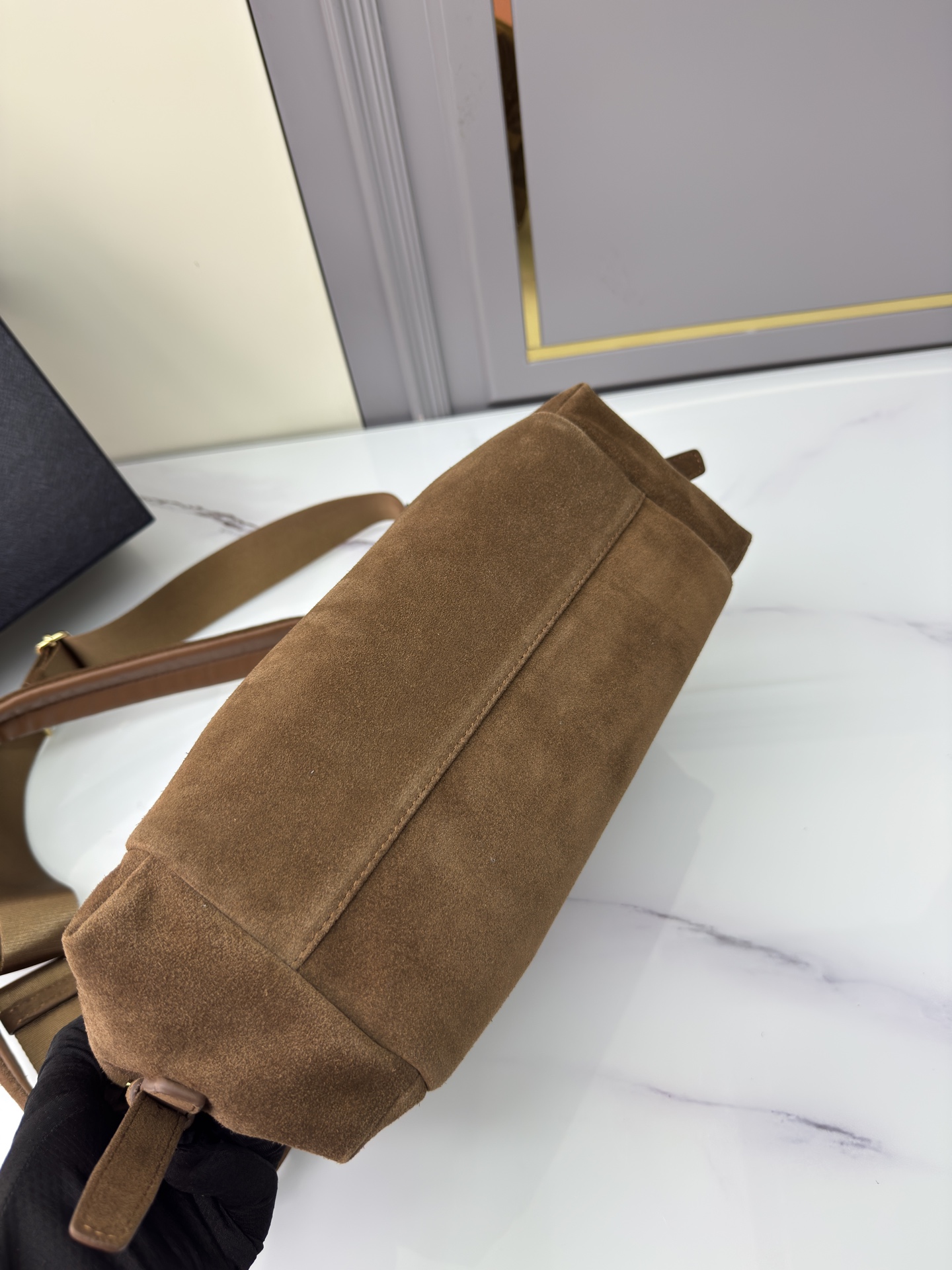 프라다 프라다 라지 스웨이드 숄더백 레플리카 4번 이미지 - Bag | 세미샵 레플리카 사이트