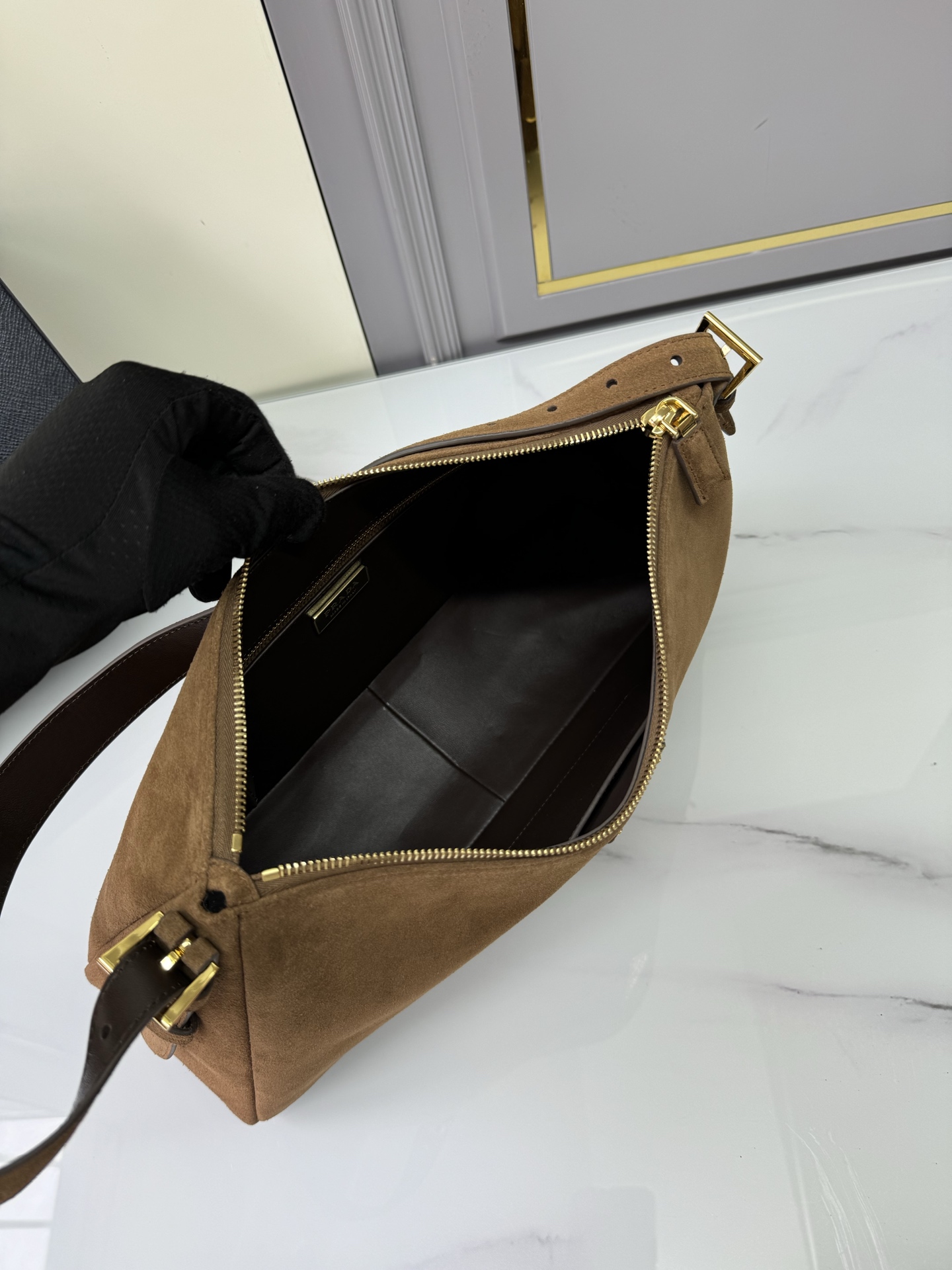 프라다 프라다 라지 스웨이드 숄더 토트백 레플리카 7번 이미지 - Bag | 세미샵 레플리카 사이트