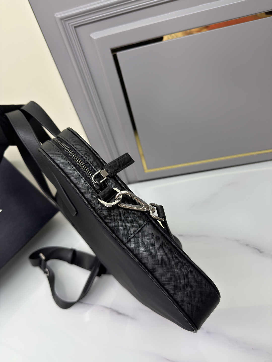 프라다 프라다 리나일론 사피아노 브리프 케이스 레플리카 3번 이미지 - Bag | 세미샵 레플리카 사이트