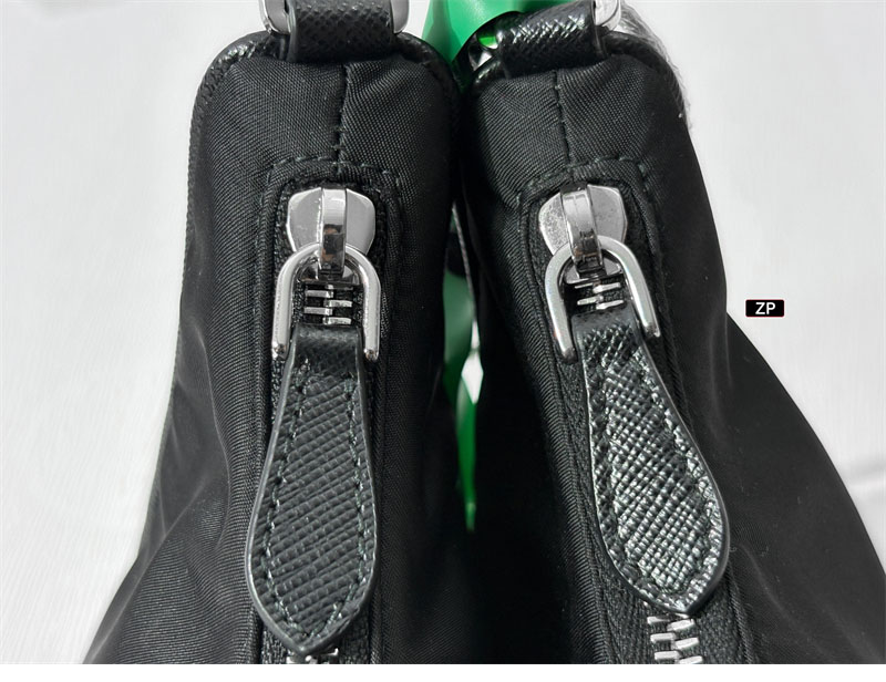 프라다 프라다 리에디션 2005 리나일론 숄더백 레플리카 15번 이미지 - Bag | 세미샵 레플리카 사이트