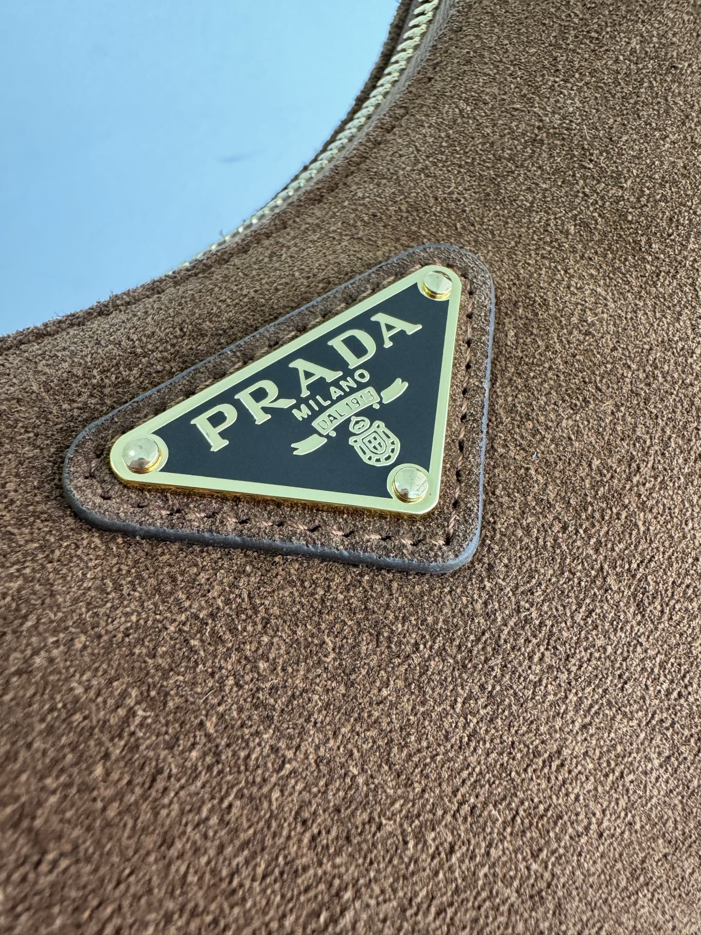 프라다 프라다 리에디션 2005 스웨이드 숄더백 레플리카 6번 이미지 - Bag | 세미샵 레플리카 사이트