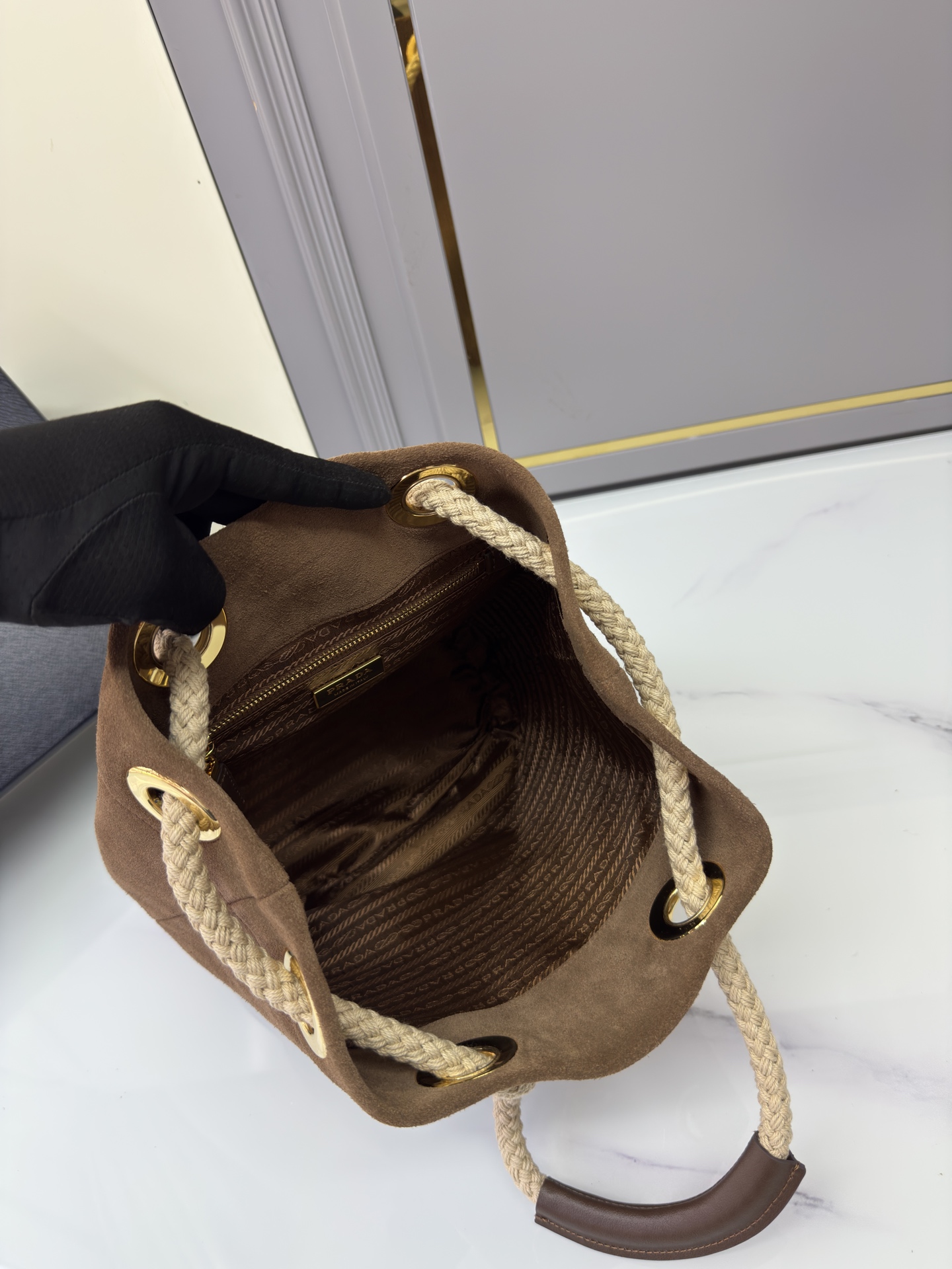 프라다 프라다 마리너 스웨이드 버킷백 레플리카 6번 이미지 - Bag | 세미샵 레플리카 사이트