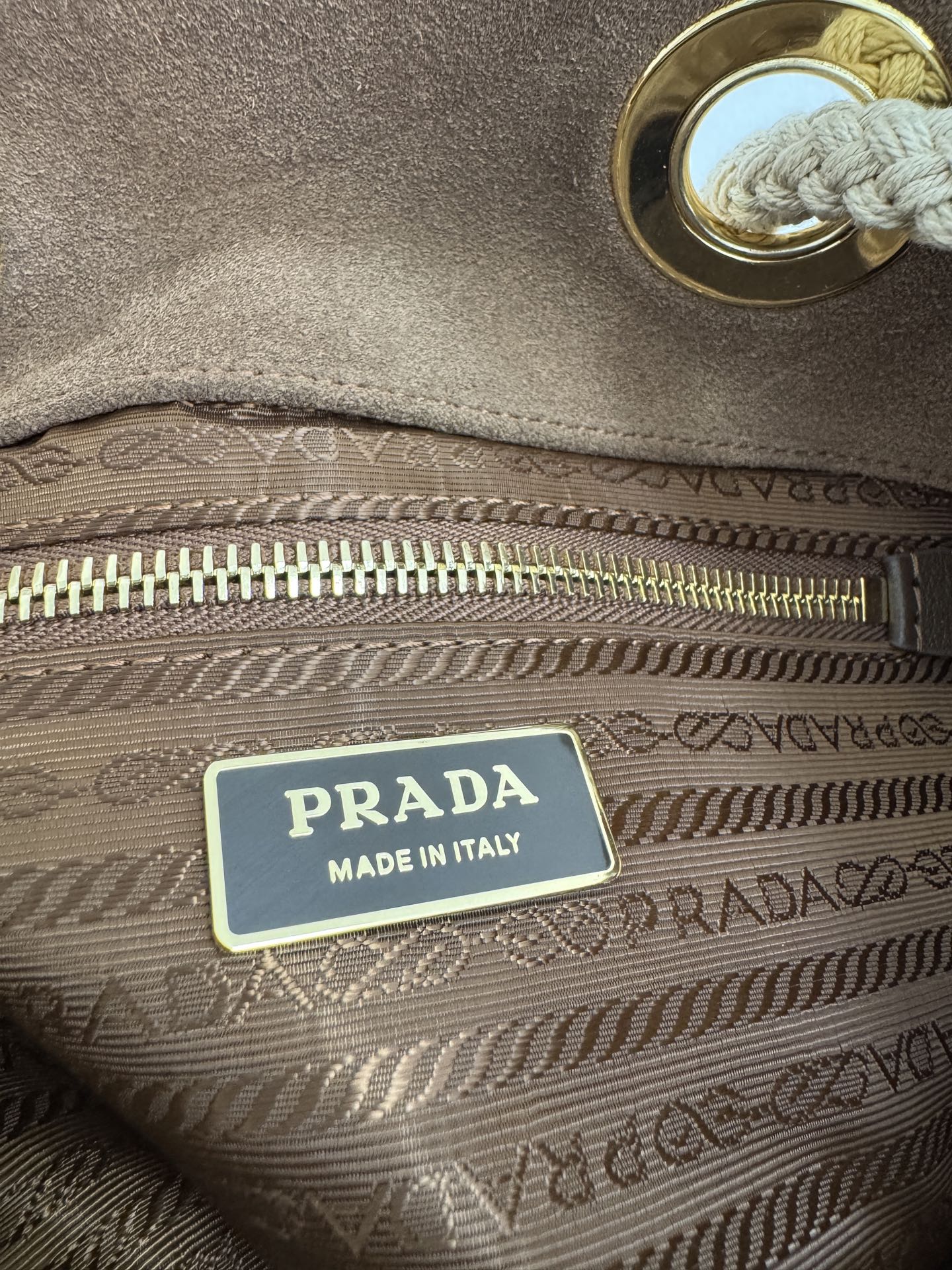 프라다 프라다 마리너 스웨이드 버킷백 레플리카 7번 이미지 - Bag | 세미샵 레플리카 사이트