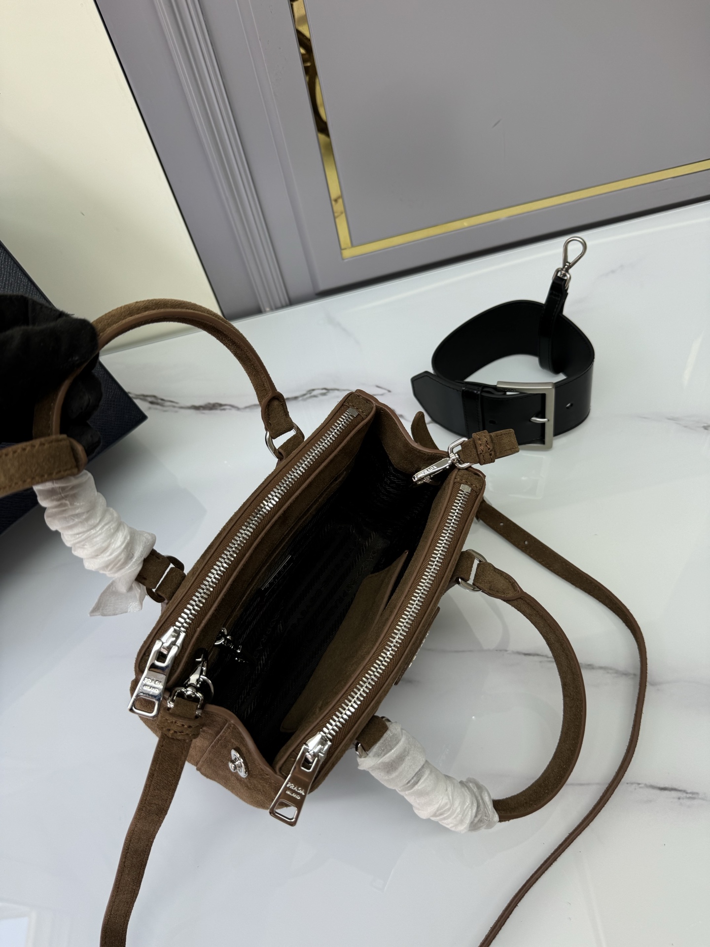 프라다 프라다 미니 갤러리아 스웨이드 토트백 레플리카 5번 이미지 - Bag | 세미샵 레플리카 사이트