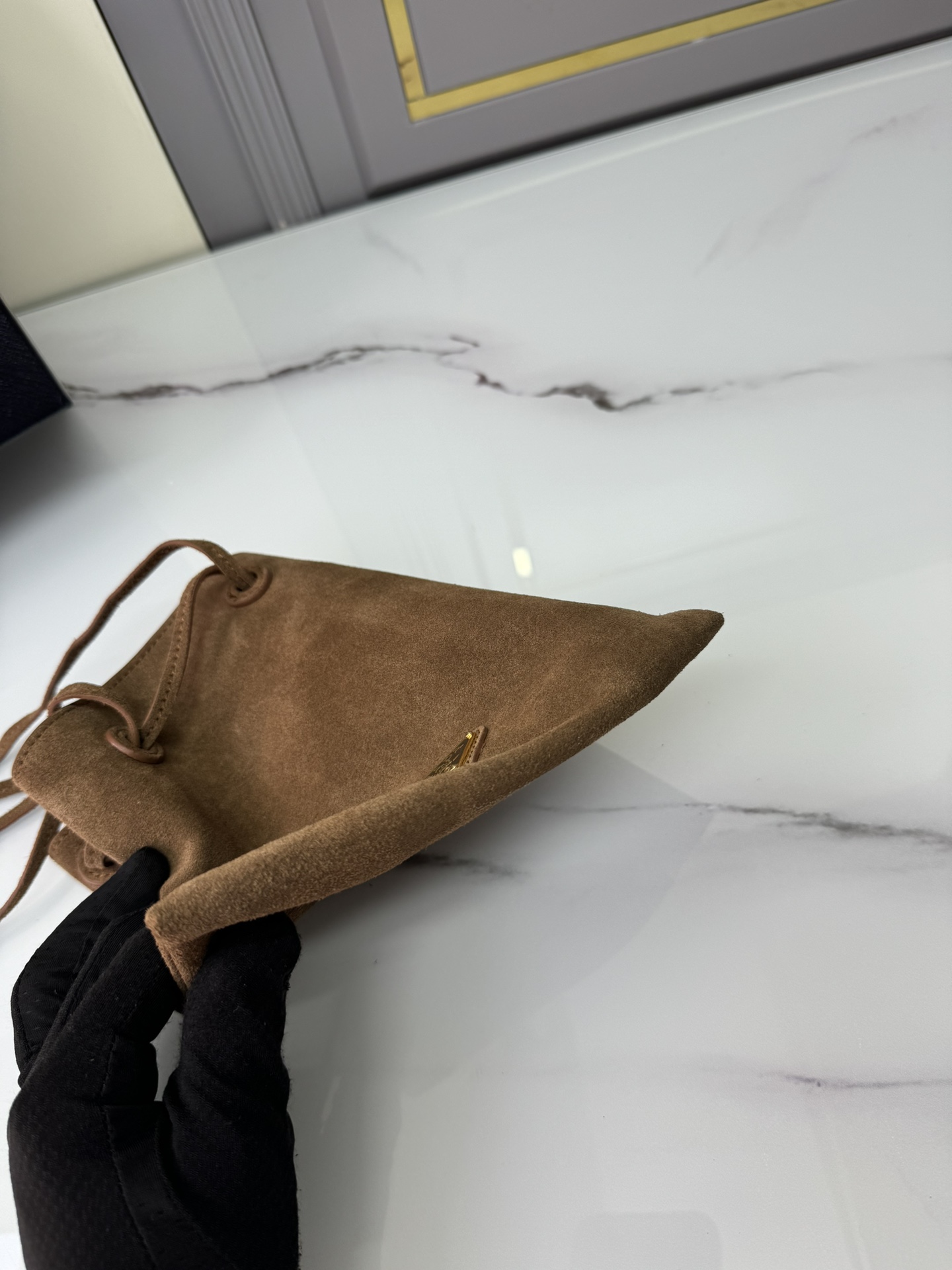 프라다 프라다 미니 스웨이드 숄더백 레플리카 4번 이미지 - Bag | 세미샵 레플리카 사이트