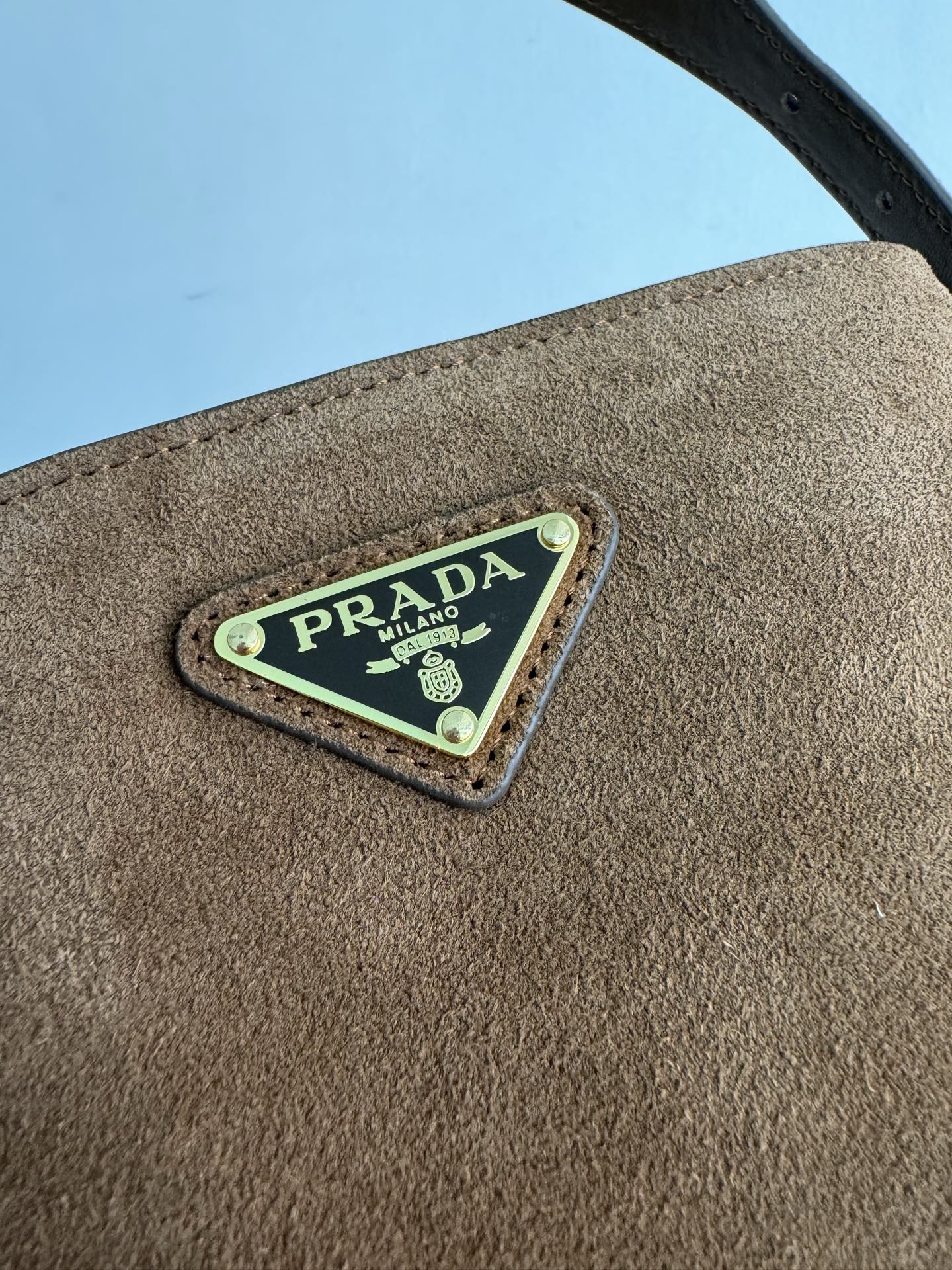 프라다 프라다 스웨이드 미니 버킷백 레플리카 5번 이미지 - Bag | 세미샵 레플리카 사이트