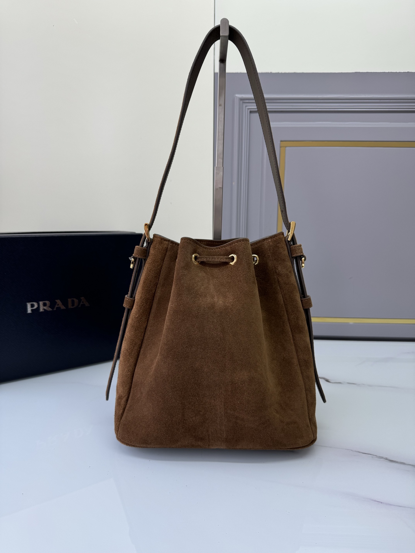 프라다 프라다 스웨이드 버킷백 레플리카 2번 이미지 - Bag | 세미샵 레플리카 사이트