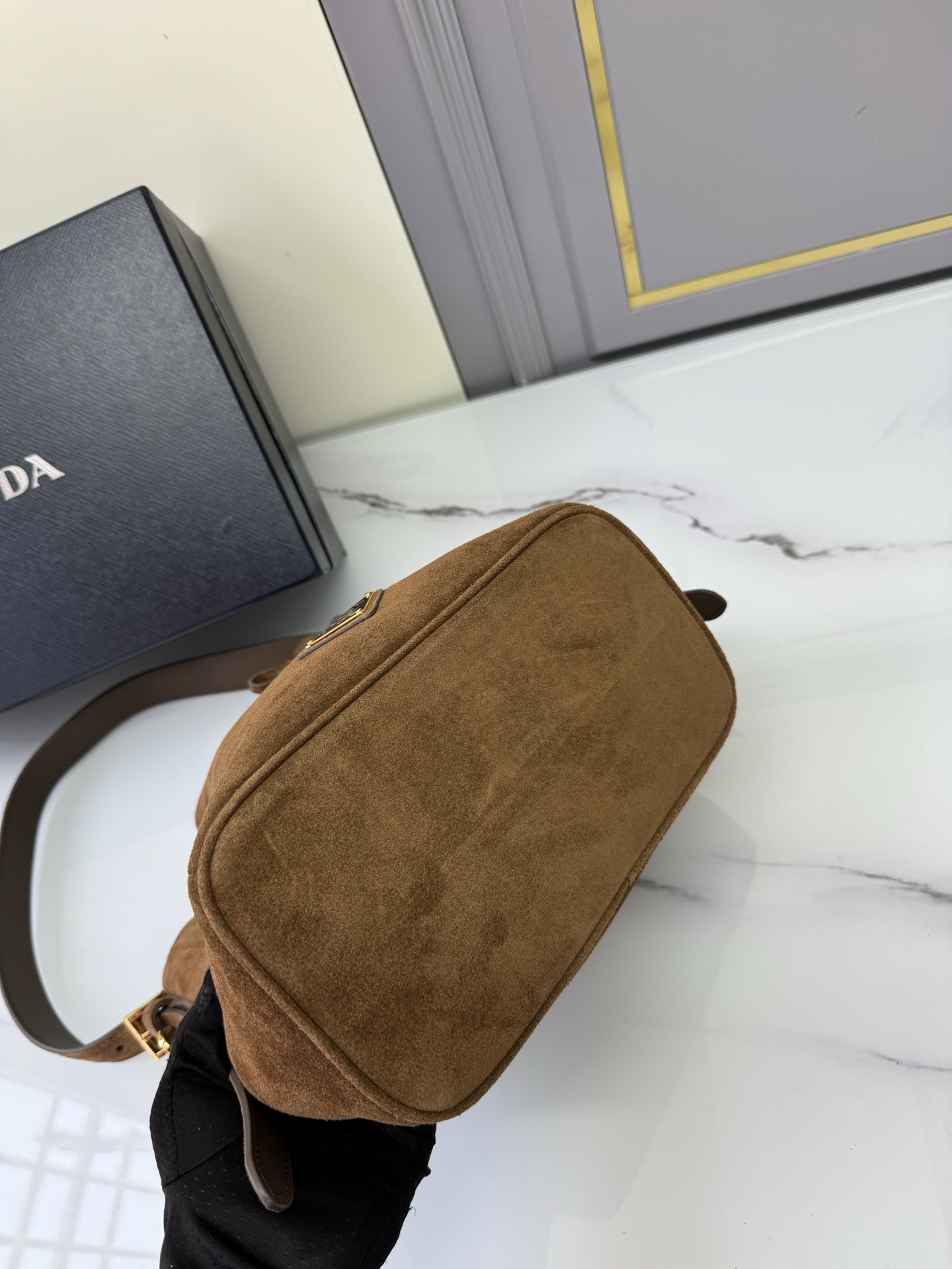 프라다 프라다 스웨이드 버킷백 레플리카 5번 이미지 - Bag | 세미샵 레플리카 사이트