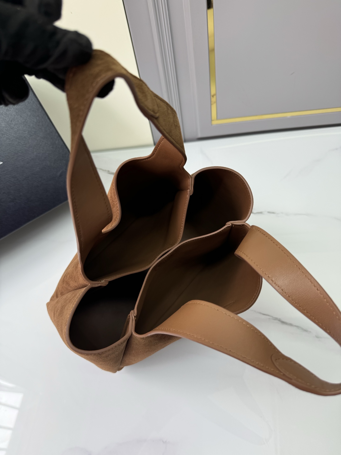 프라다 프라다 스웨이드 토트백 레플리카 6번 이미지 - Bag | 세미샵 레플리카 사이트