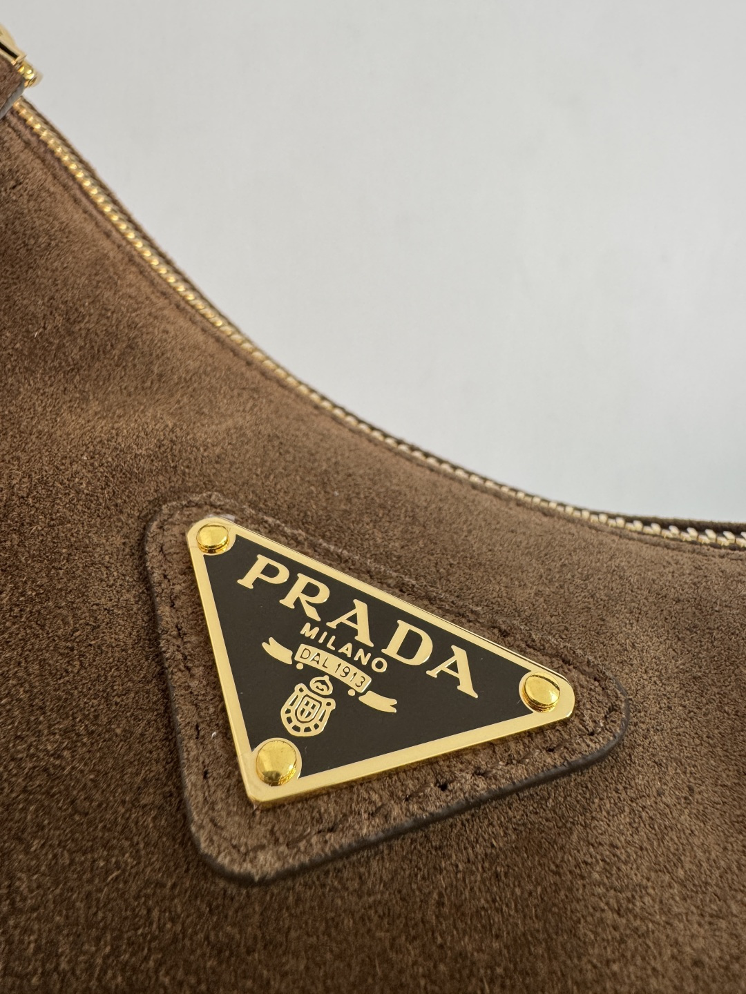 프라다 프라다 에메 미디움 스웨이드 숄더 토트백 레플리카 5번 이미지 - Bag | 세미샵 레플리카 사이트