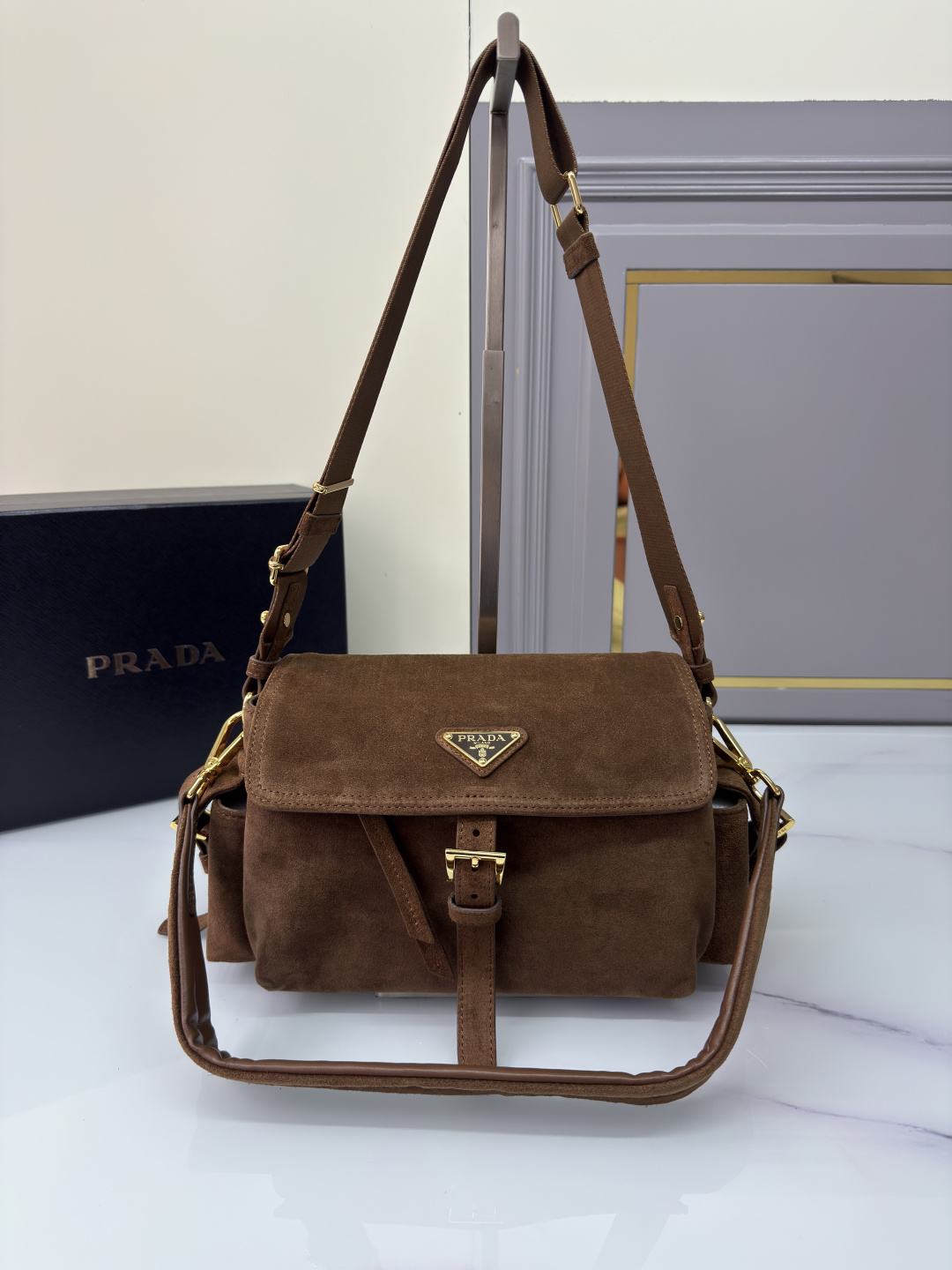 프라다 프라다 익스플로어 미디움 스웨이드 숄더백 레플리카 1번 이미지 - Bag | 세미샵 레플리카 사이트