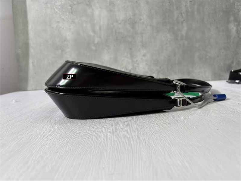 프라다 프라다 클레오 브러시드 레더 숄더백 레플리카 7번 이미지 - Bag | 세미샵 레플리카 사이트