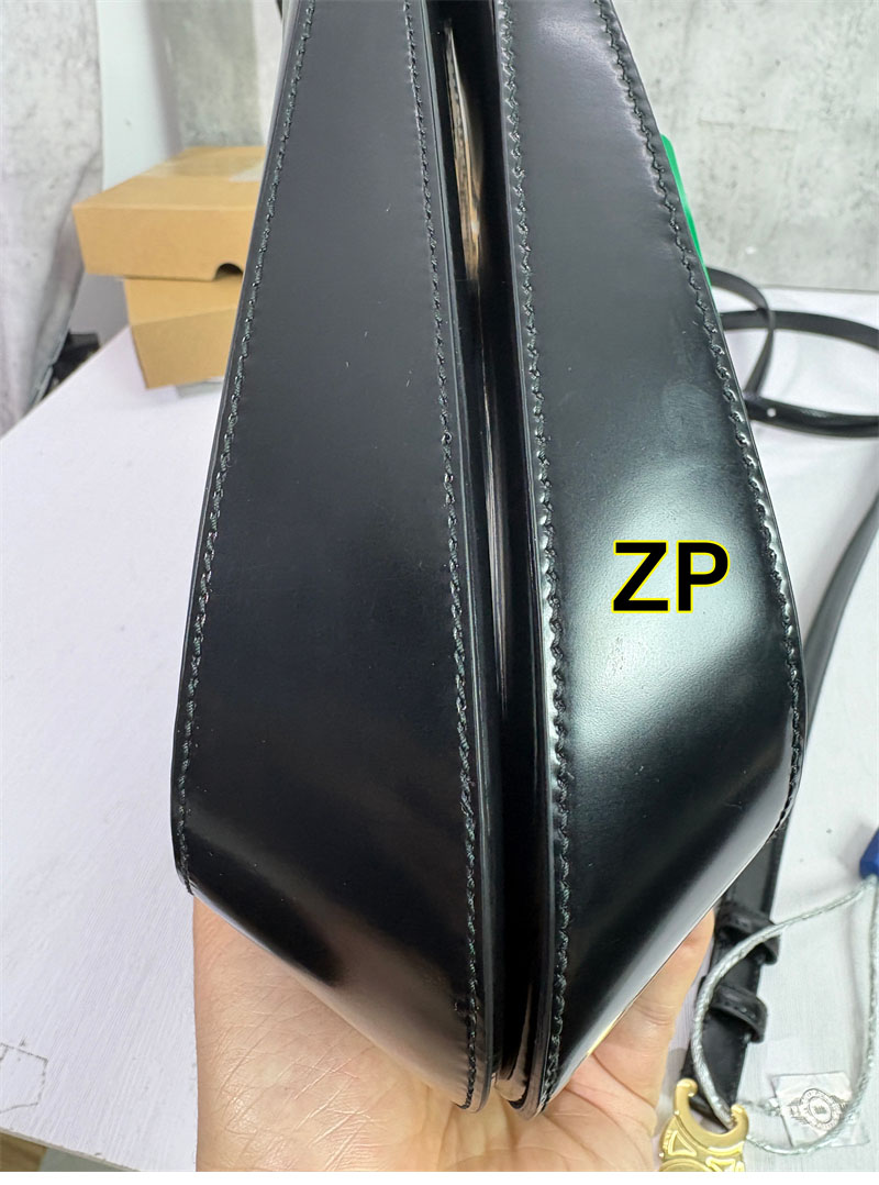 프라다 프라다 클레오 브러시드 레더 숄더백 레플리카 17번 이미지 - Bag | 세미샵 레플리카 사이트