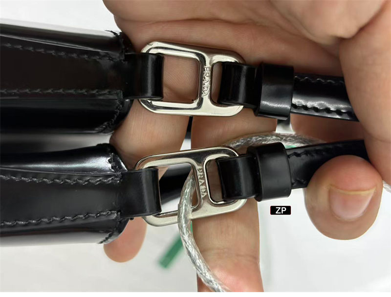 프라다 프라다 클레오 브러시드 레더 숄더백 레플리카 22번 이미지 - Bag | 세미샵 레플리카 사이트