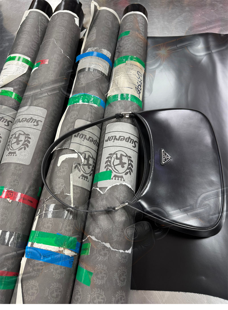 프라다 프라다 클레오 브러시드 레더 숄더백 레플리카 4번 이미지 - Bag | 세미샵 레플리카 사이트