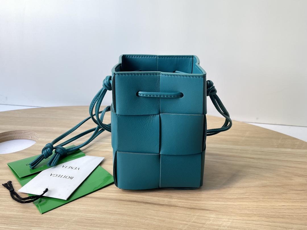 Bottega Veneta Bottega Veneta Cassette Crossbody Bucket 레플리카 1번 이미지 - Bag | 세미샵 레플리카 사이트