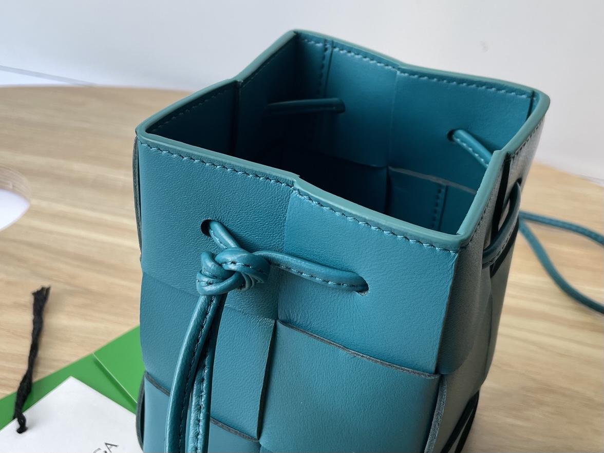 Bottega Veneta Bottega Veneta Cassette Crossbody Bucket 레플리카 5번 이미지 - Bag | 세미샵 레플리카 사이트
