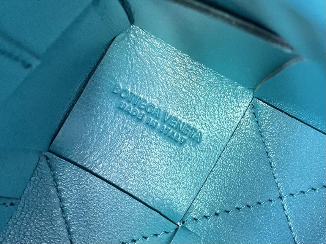 Bottega Veneta Bottega Veneta Cassette Crossbody Bucket 레플리카 8번 이미지 - Bag | 세미샵 레플리카 사이트