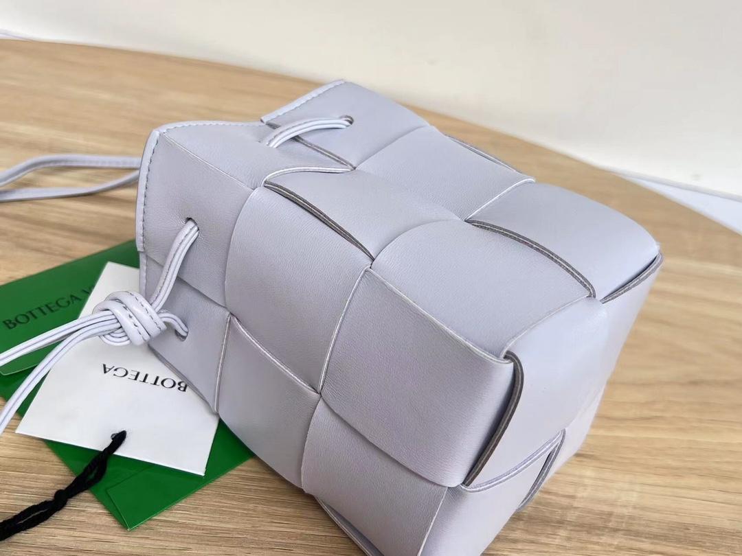 Bottega Veneta Bottega Veneta Cassette Crossbody Bucket 레플리카 12번 이미지 - Bag | 세미샵 레플리카 사이트