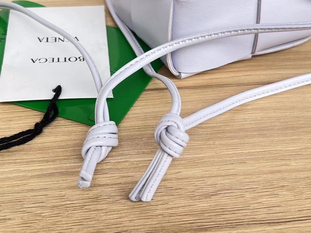 Bottega Veneta Bottega Veneta Cassette Crossbody Bucket 레플리카 13번 이미지 - Bag | 세미샵 레플리카 사이트