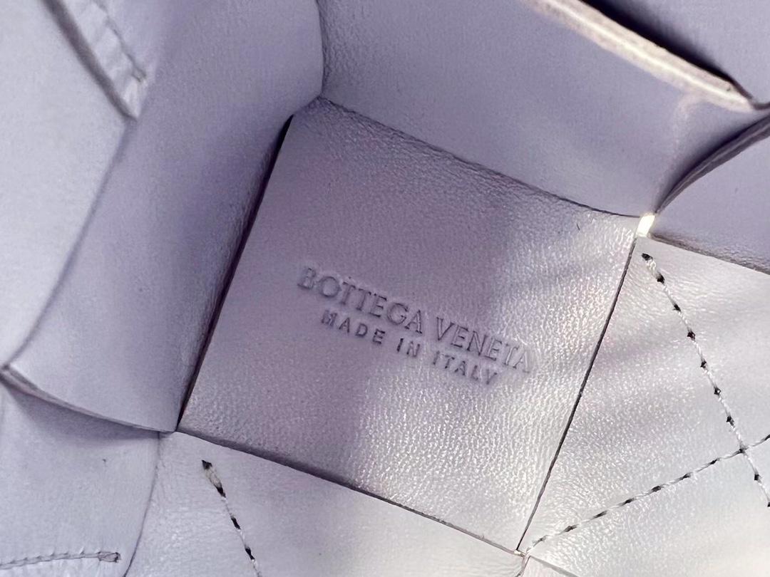 Bottega Veneta Bottega Veneta Cassette Crossbody Bucket 레플리카 15번 이미지 - Bag | 세미샵 레플리카 사이트