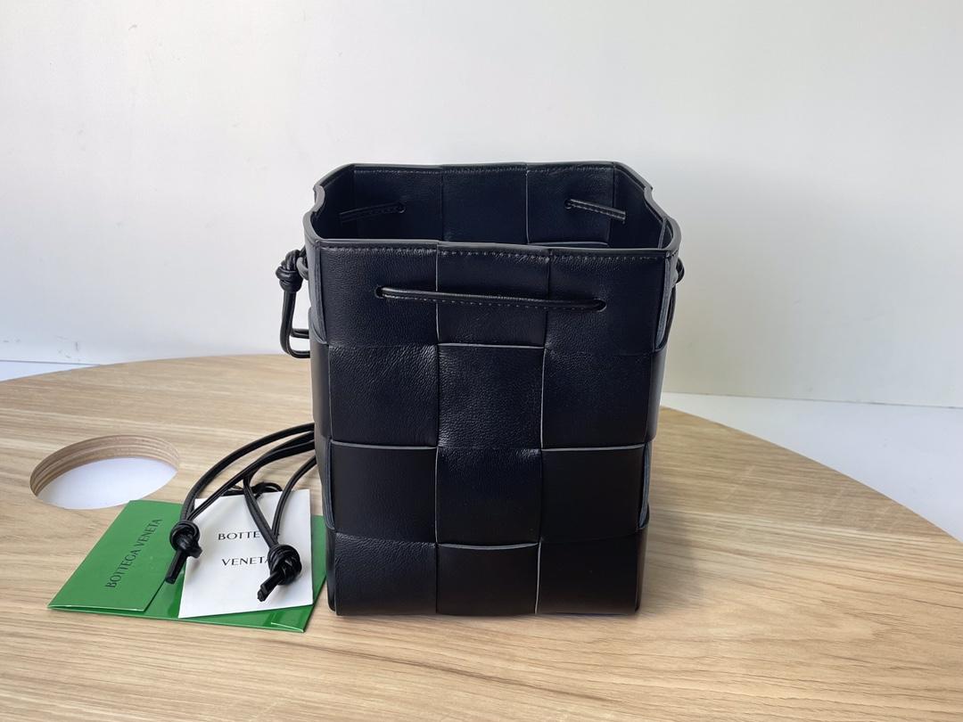 Bottega Veneta Bottega Veneta Cassette Crossbody Bucket 레플리카 24번 이미지 - Bag | 세미샵 레플리카 사이트