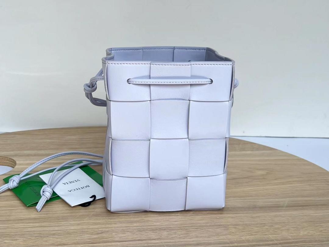 Bottega Veneta Bottega Veneta Cassette Crossbody Bucket 레플리카 45번 이미지 - Bag | 세미샵 레플리카 사이트