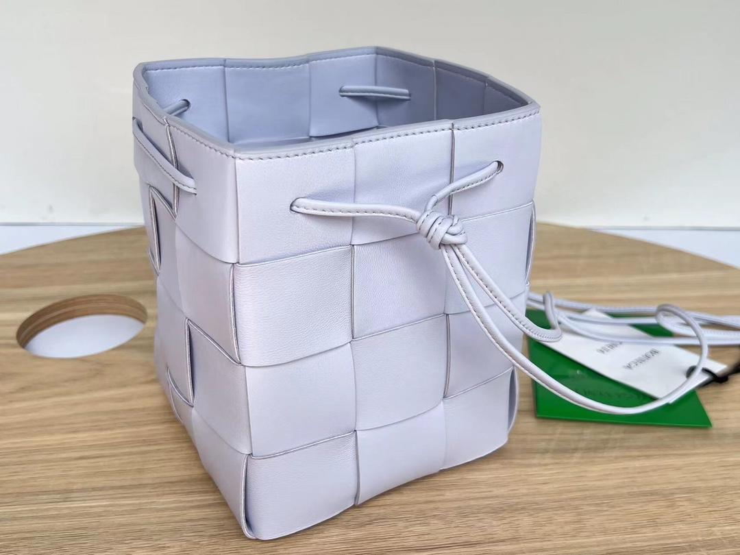 Bottega Veneta Bottega Veneta Cassette Crossbody Bucket 레플리카 46번 이미지 - Bag | 세미샵 레플리카 사이트