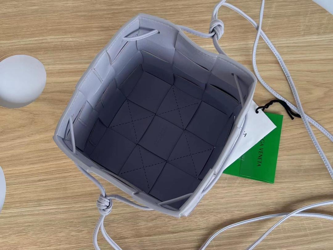 Bottega Veneta Bottega Veneta Cassette Crossbody Bucket 레플리카 50번 이미지 - Bag | 세미샵 레플리카 사이트