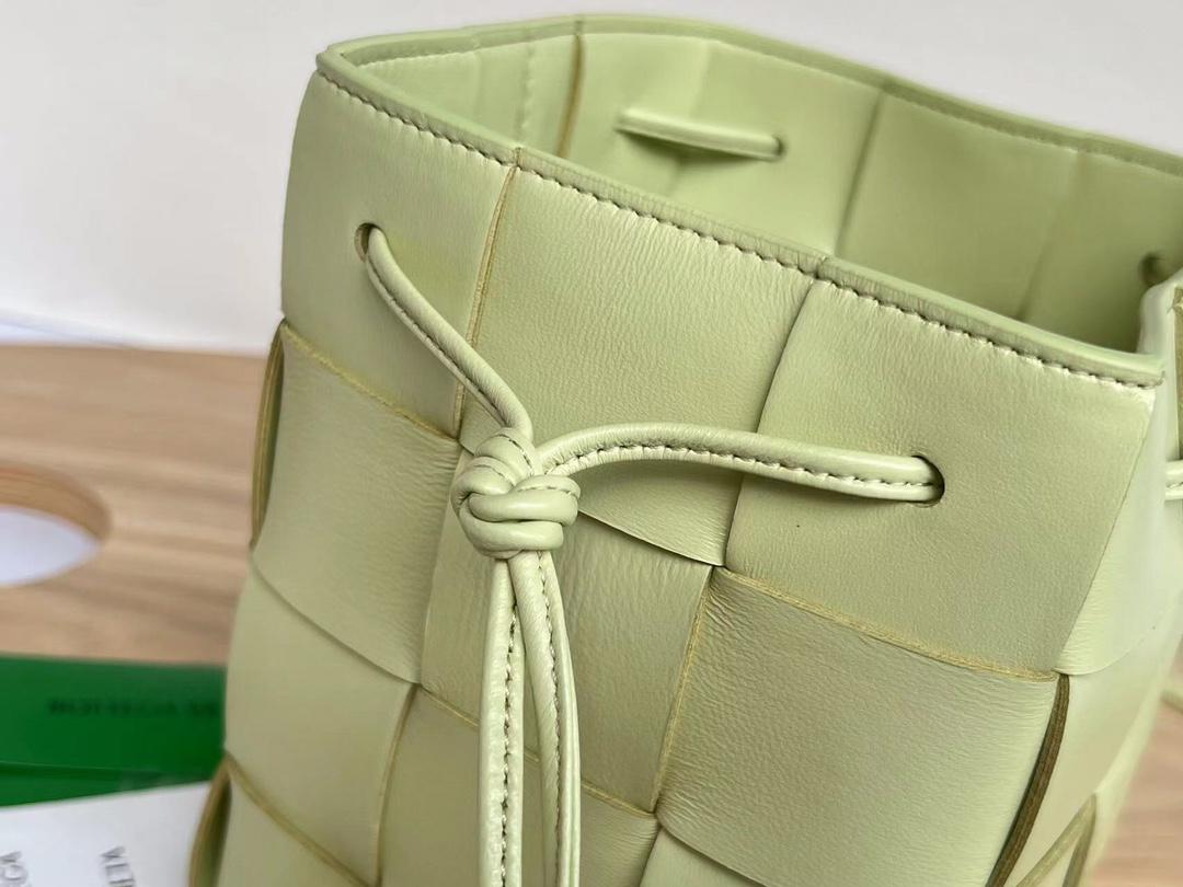 Bottega Veneta Bottega Veneta Cassette Crossbody Bucket 레플리카 55번 이미지 - Bag | 세미샵 레플리카 사이트