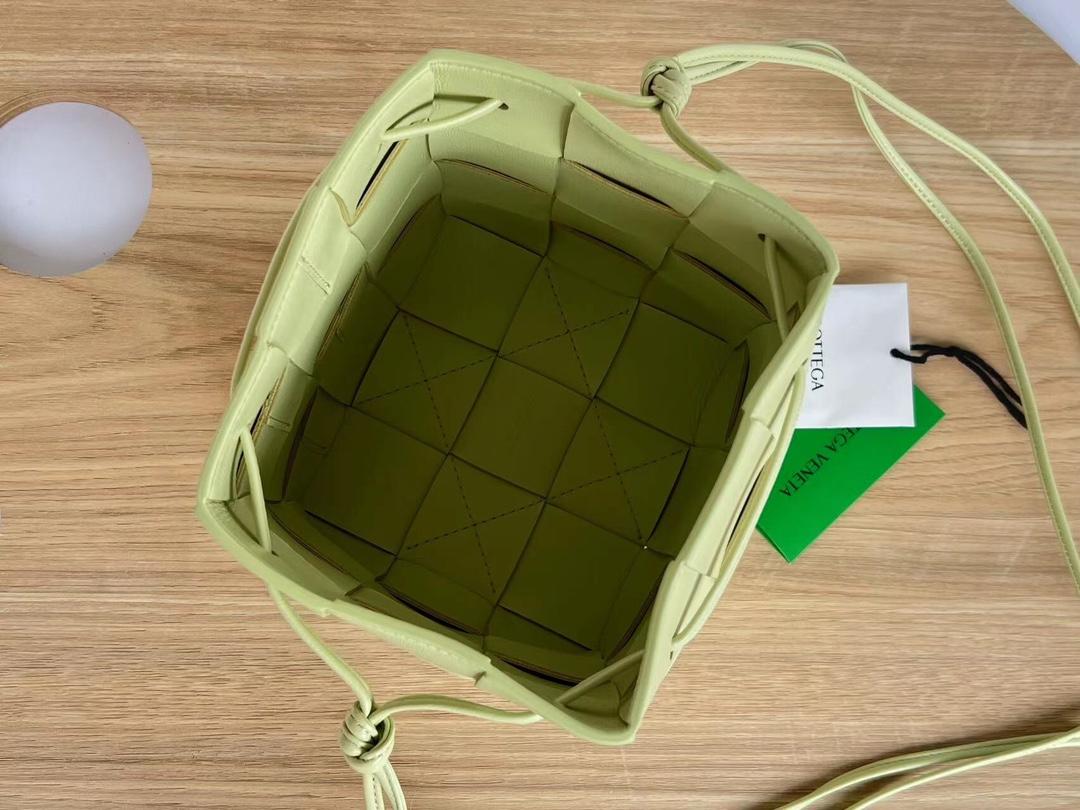 Bottega Veneta Bottega Veneta Cassette Crossbody Bucket 레플리카 57번 이미지 - Bag | 세미샵 레플리카 사이트