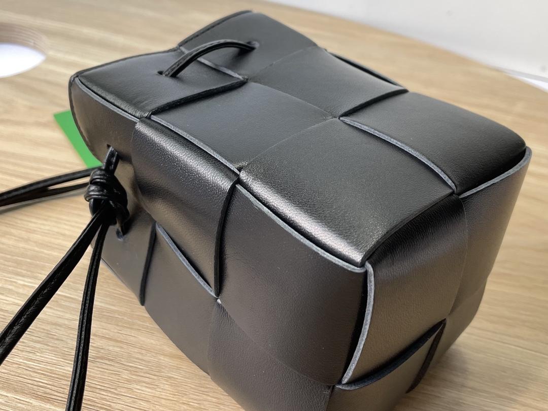 Bottega Veneta Bottega Veneta Cassette Crossbody Bucket 레플리카 64번 이미지 - Bag | 세미샵 레플리카 사이트