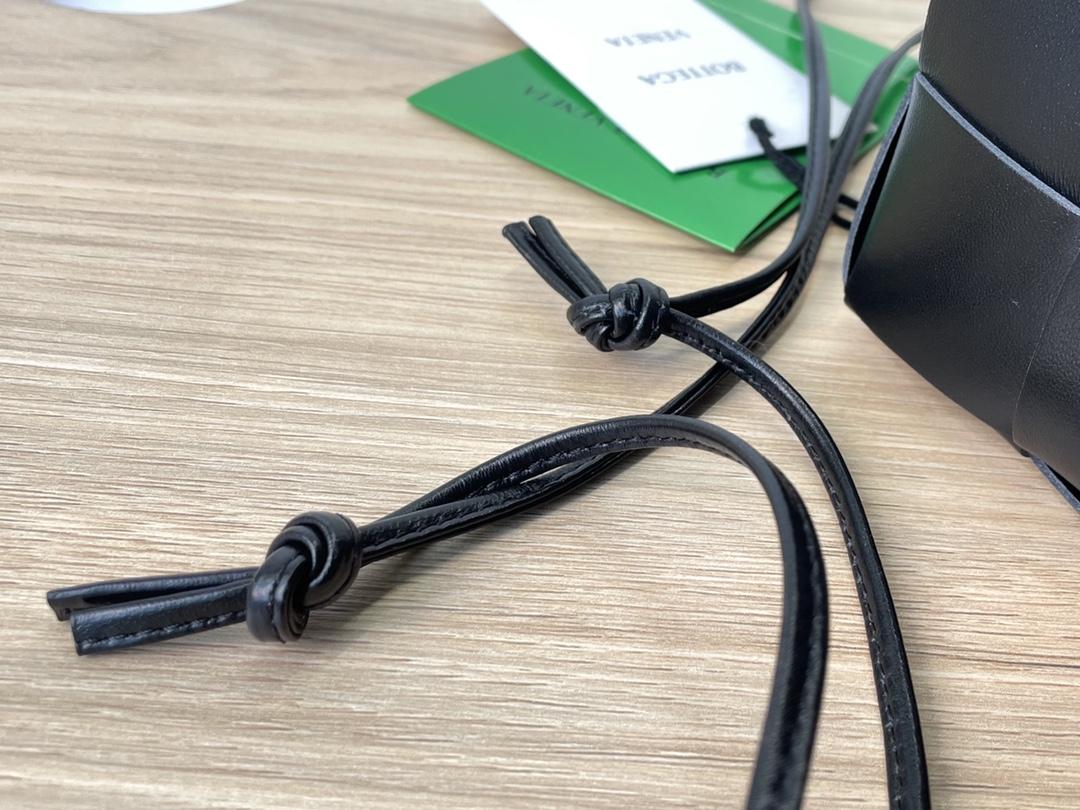 Bottega Veneta Bottega Veneta Cassette Crossbody Bucket 레플리카 65번 이미지 - Bag | 세미샵 레플리카 사이트